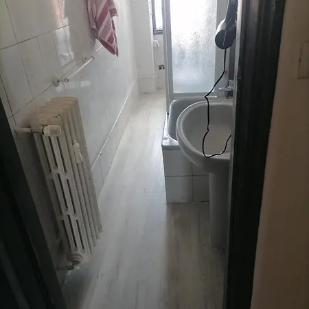 Penzion A 2 Passi Dal Centro Tram A Transita Per Tutto Condivisa Turín