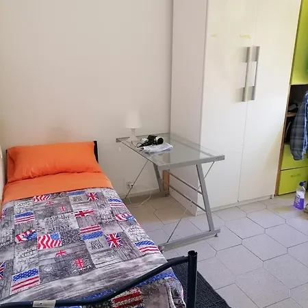 A 2 Passi Dal Centro Tram A Transita Per Tutto Condivisa Guest house