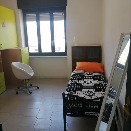 A 2 Passi Dal Centro Tram A Transita Per Tutto Condivisa Guest house